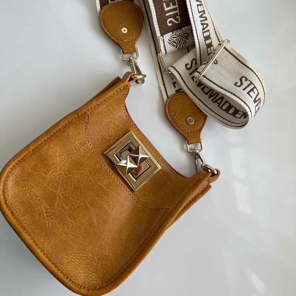 Small purse w/adjustable Steve Madden sling strap